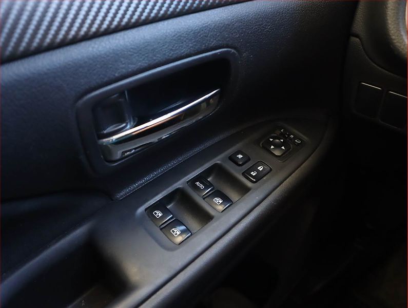 Mitsubishi Outlander (2016) 2.2 DI-D, 4X4, Tempomat - fotka 13 z 16