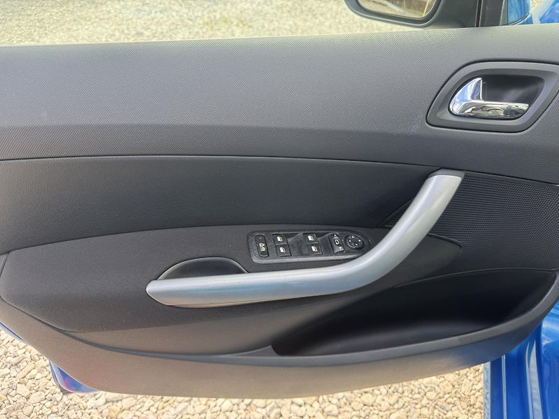 Peugeot 308 (2008) 1.6-16V,rezervace  - fotka 13 z 36