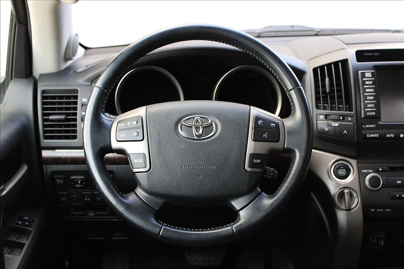 Toyota Land Cruiser 200 4.5 D-4D V8 / CZ - fotka 17 z 38