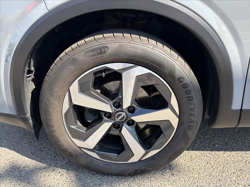 Nissan Qashqai 1,3 i AT N-Connecta - fotka 34 z 43