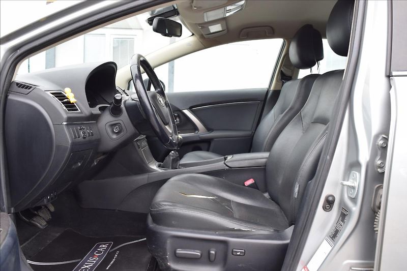 Toyota Avensis 2,2 D-CAT 130KW NOVÉ V CZ - fotka 15 z 43