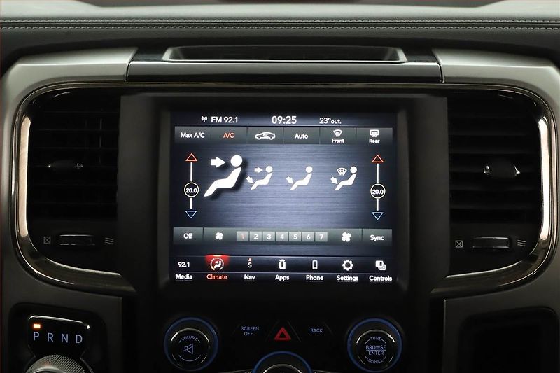 RAM 1500 (2021) 5.7 V8 Hemi - fotka 14 z 25