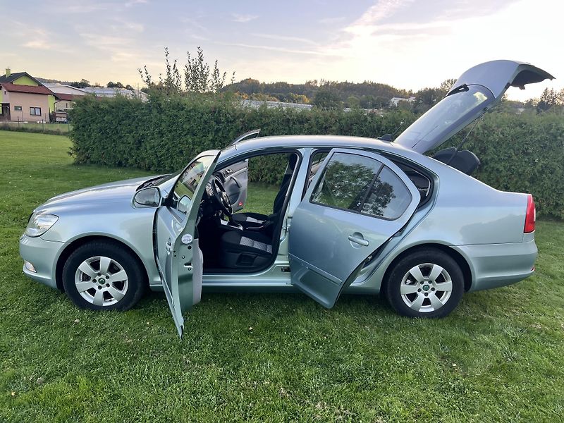Škoda Octavia 1.6TDI 77KW,DIGIKLIMA,WEBASTO - fotka 26 z 45