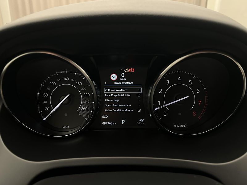 Jaguar E-Pace P250 AWD AUT - fotka 35 z 44