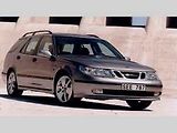 Přestože už neexistuje, má značka Saab jedny z nejoddanějších fanoušků vůbec. Jen málo auto je tak specifických, jako právě Saab. A přestože 9-5 nedosahoval estetického půvabu modelu 9000, rozhodně šlo o tradiční Saab.