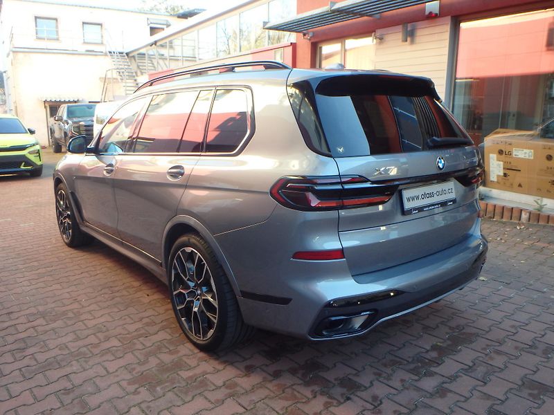 BMW X7 (2025) xDrive40d, INDIVIDUAL,xOffroad - fotka 4 z 30
