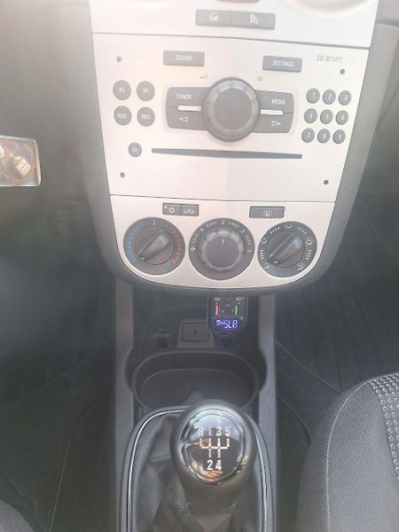 Opel Corsa 1,0 - fotka 17 z 19
