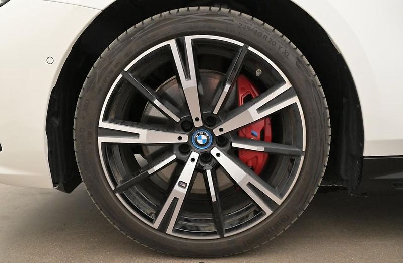 BMW i5 xDrive40 Touring M SoH 93% Kam - fotka 26 z 26