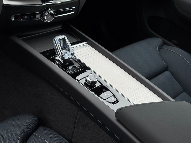 Volvo XC60 (2026) PLUS B5, 360°, FULL LED - fotka 11 z 25