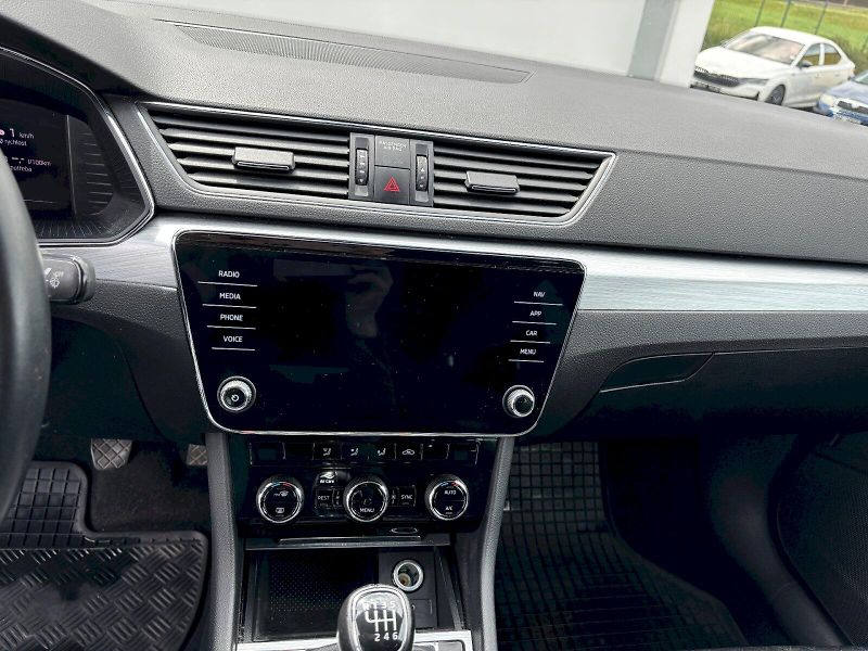 Škoda Superb (2022) GRT AMB TS 110/1.5 M6F - fotka 20 z 42