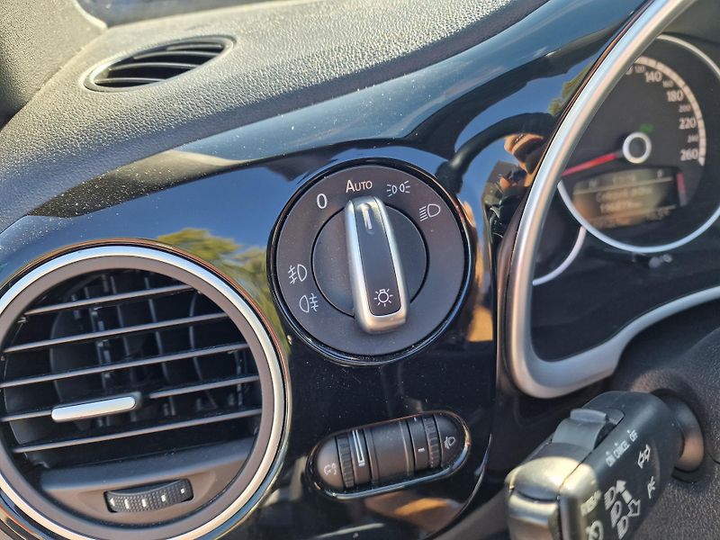 Volkswagen Beetle CABRIO 2,0TDI DSG CUP KAMERA  - fotka 20 z 26