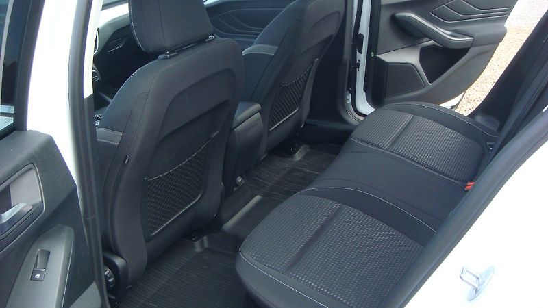 Ford Focus (2018) Trend Edition Plus 1.0EcoBoost - fotka 11 z 30
