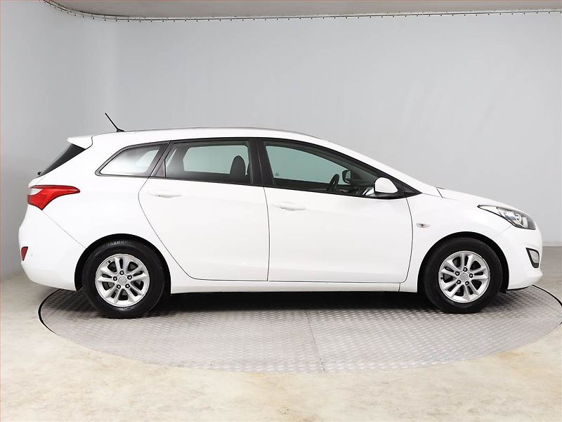 Hyundai i30 (2016) 1.6 CRDi, Serv.kniha, Tempomat - fotka 6 z 12