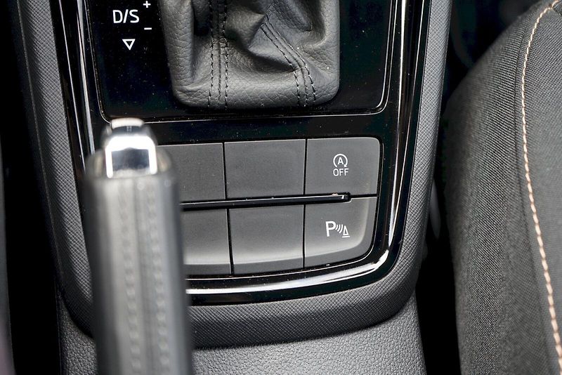 Škoda Kamiq (2021) TSI 110 kW DSG Style - tažné - fotka 22 z 33