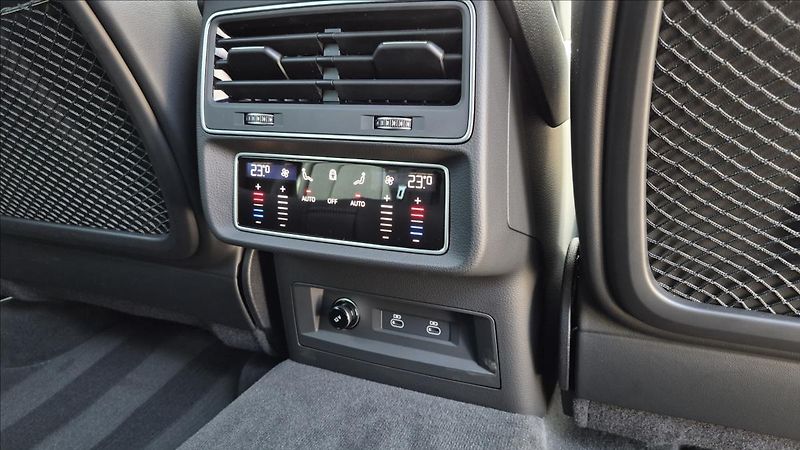 Audi Q8 50 TDI S-LINE 1 MAJ ČR DPH - fotka 22 z 27