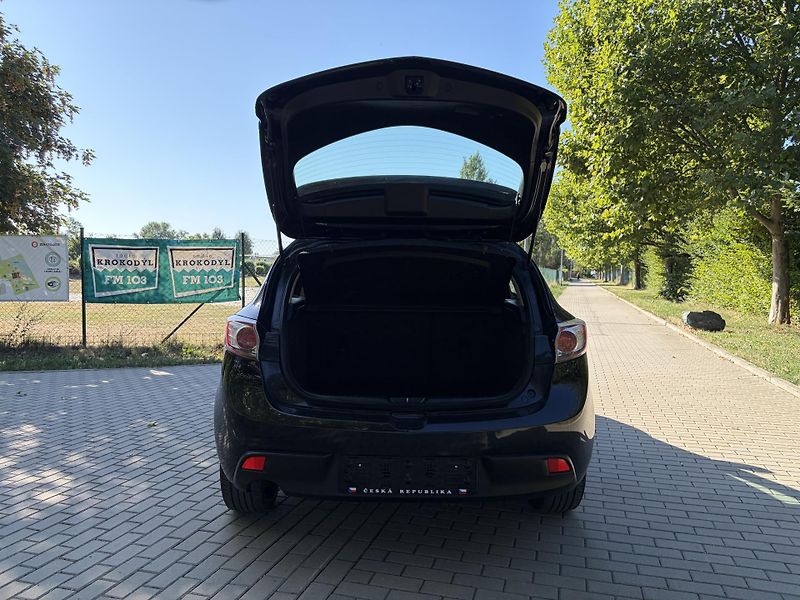 Mazda 3 1.6 Center-Line - fotka 23 z 28