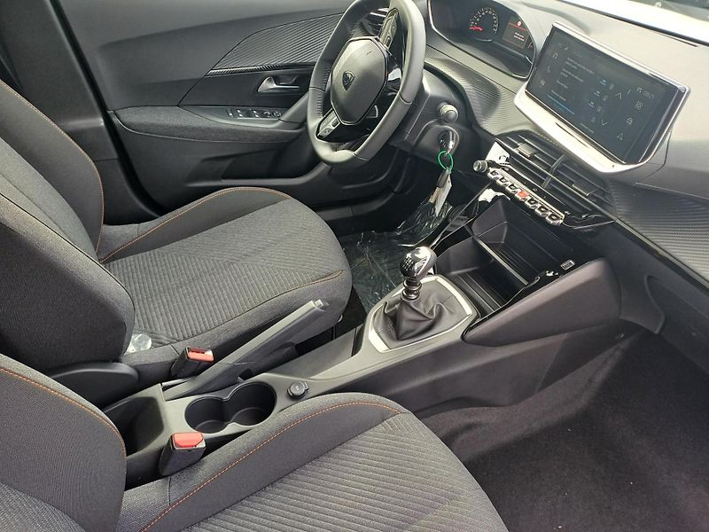 Peugeot 2008 (2026) STYLE 1.2 PurTech 100 k manuál - fotka 14 z 23