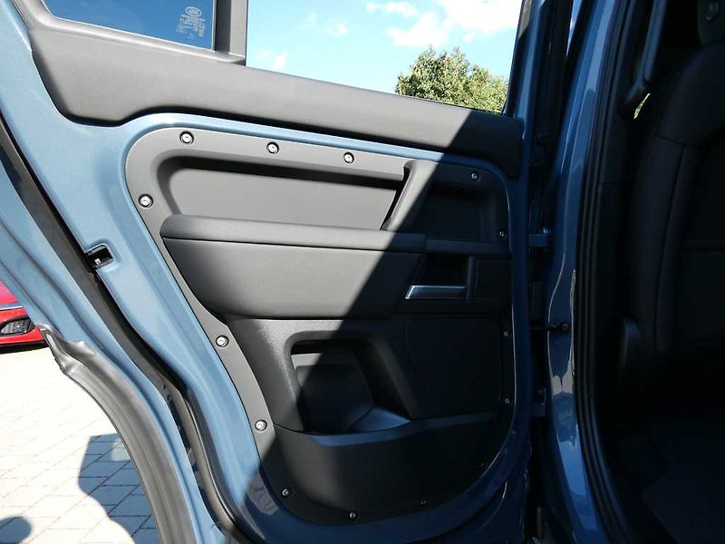 Land Rover Defender (2026) 110 3,0 X-Dynamic SE D250 - fotka 16 z 33