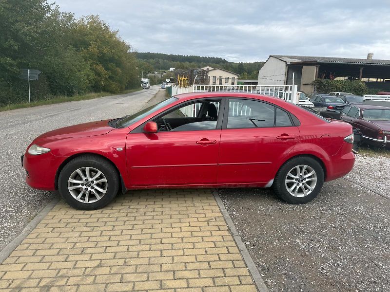 Mazda 6 (2007) 2.0 89kw - fotka 11 z 21