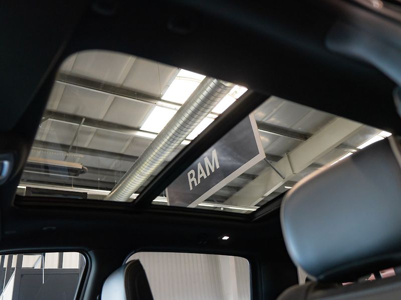 Dodge RAM (2025) 5.7 V8 Laramie Sport 6 LIFT - fotka 36 z 42