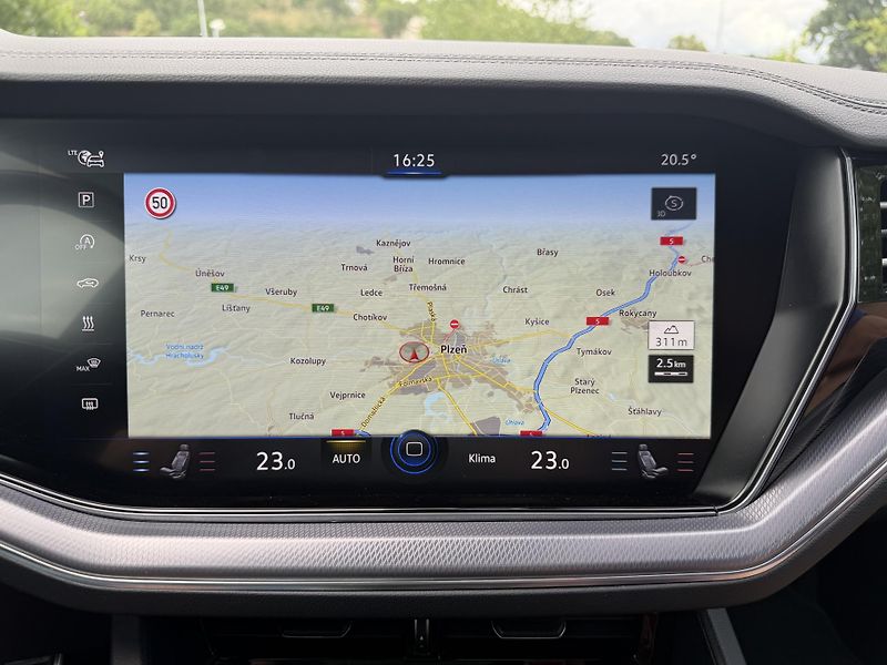 Volkswagen Touareg (2019) Velmi pěkný stav - fotka 28 z 33