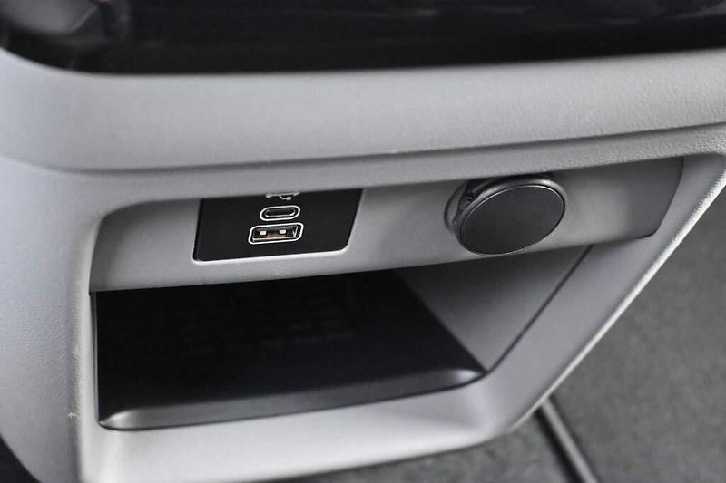 Ford Tourneo Custom (2025) 2.0 320 L2H1 8 Míst ACTIVE Taž - fotka 34 z 45