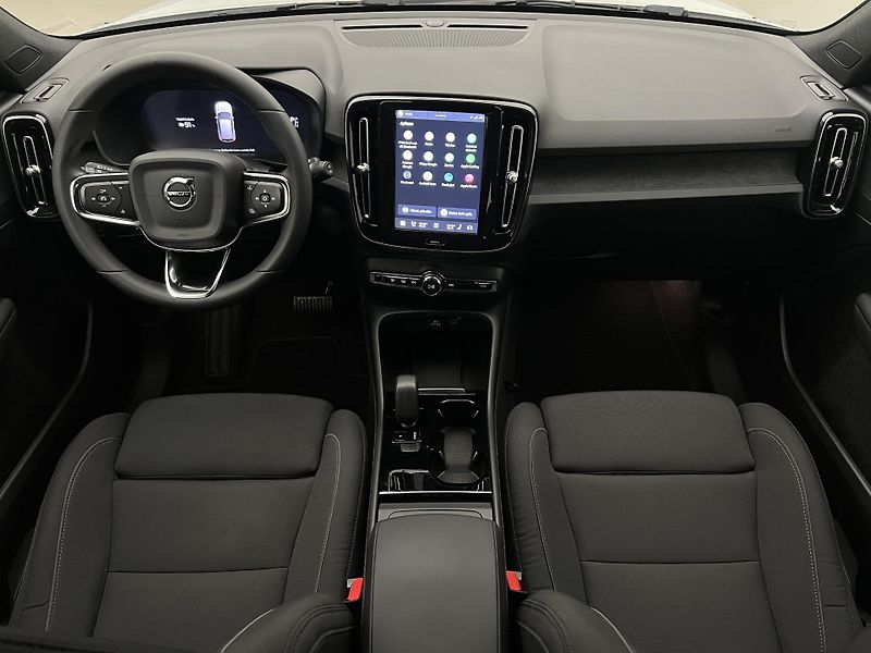 Volvo XC40 CORE RECHARGE REZERVACE - fotka 2 z 47