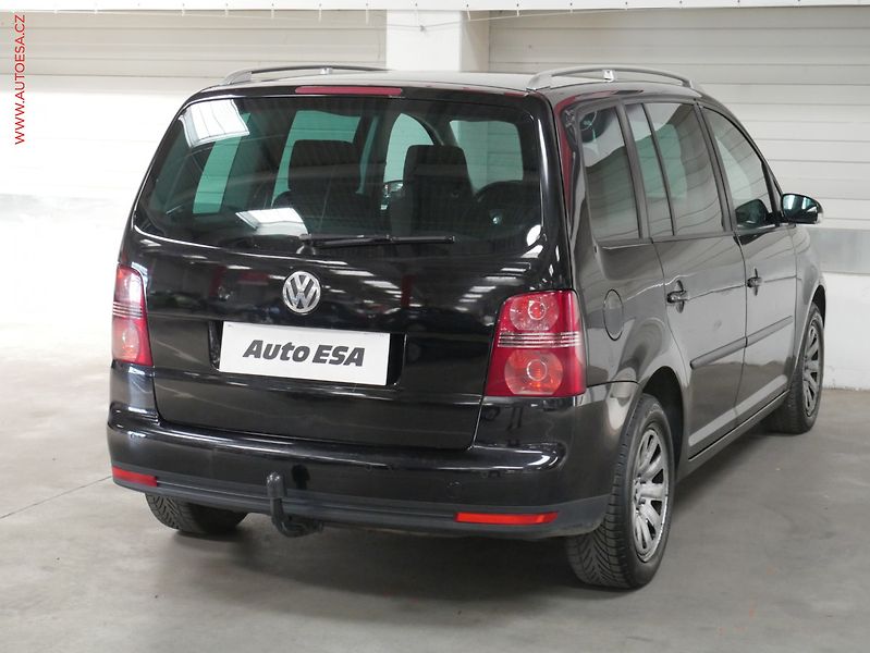 Volkswagen Touran (2007) 2.0 TDi, Bixen, výhřev sed - fotka 6 z 18
