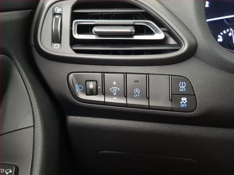 Hyundai i30 (2023) Smart 1.5 T-GDI MHEV, Automat - fotka 18 z 19