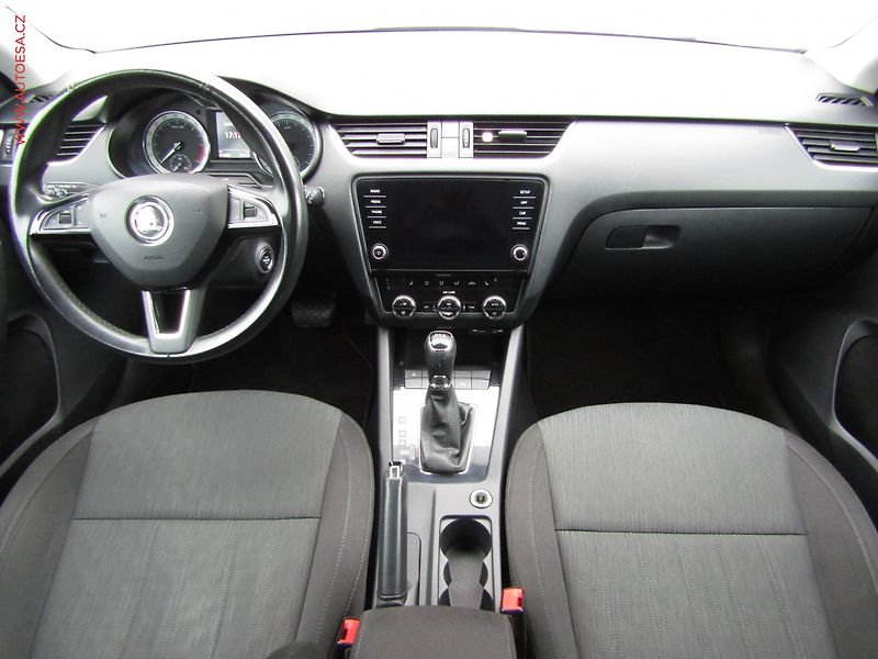 Škoda Octavia (2017) 1.6 TDi, ČR, AT, navi, LED - fotka 8 z 19