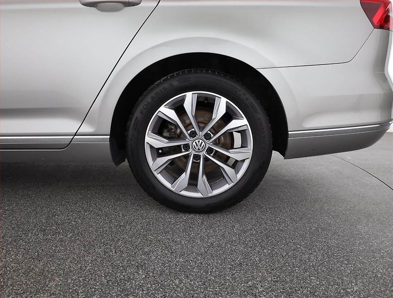 Volkswagen Passat (2015) 2.0 TDI, Automat, Navi - fotka 18 z 18