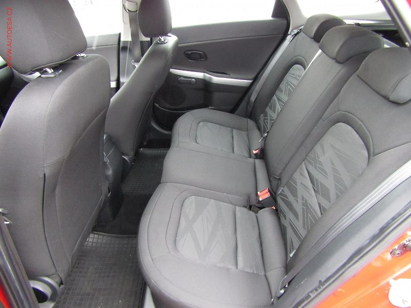 Kia Ceed (2013) 1.4 CRDi, ČR - fotka 10 z 16