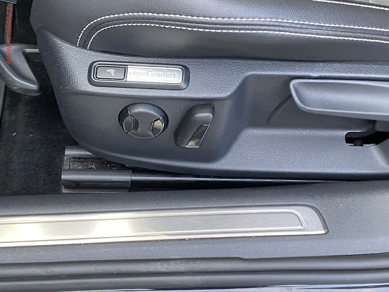 Volkswagen Passat (2021) 2.0TDi 4x4, ČR, Elegance - fotka 12 z 19