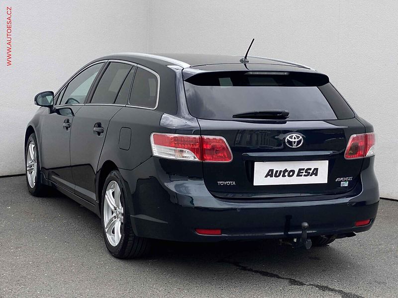 Toyota Avensis (2010) 1.8i, AC, TZ, navi - fotka 6 z 17