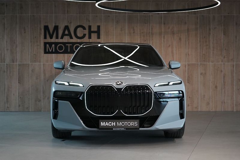 BMW Řada 7 740d xDrive , Integral, Pano - fotka 3 z 50
