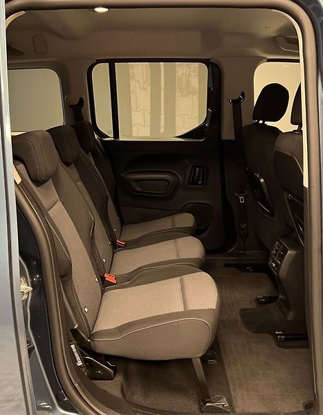 Toyota ProAce FAMILY VIP 8 AT LONG - fotka 15 z 19