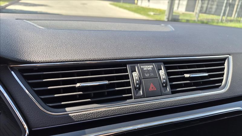 Škoda Superb 1,5 TSi 110 KW L&K - fotka 35 z 37