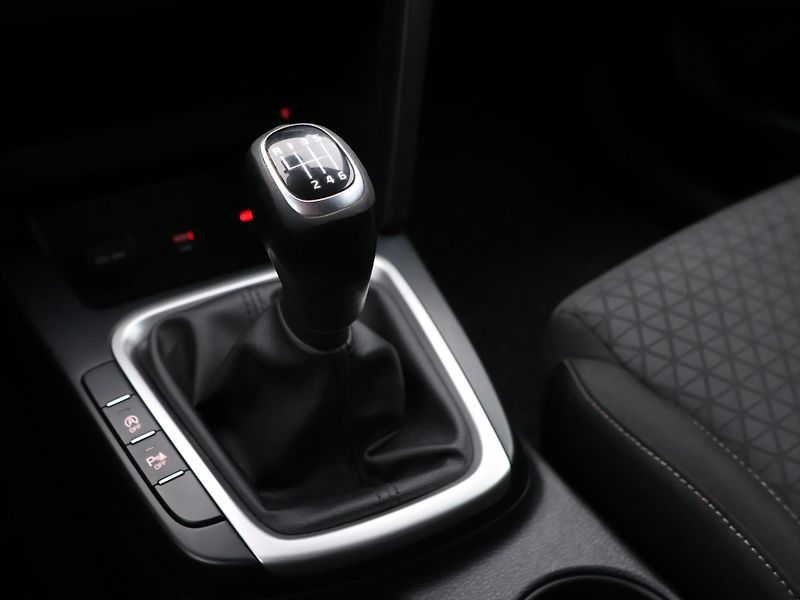 Kia Ceed 1,4 T-GDI Fresh CZ - fotka 18 z 27