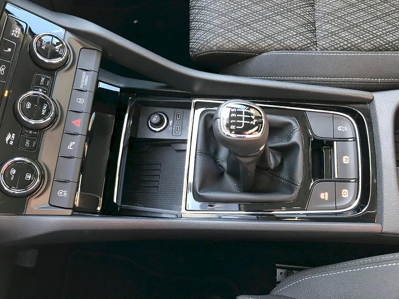 Škoda Karoq (2024) SEL TS 110/1.5 M6F - fotka 24 z 24