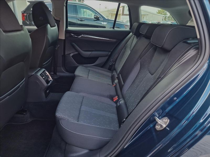 Škoda Octavia 2.0TDI 110kW Style Combi,1Maj - fotka 17 z 50