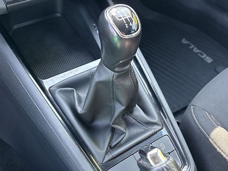 Škoda Scala (2019) 1.6 TDI Ambition + - fotka 14 z 30