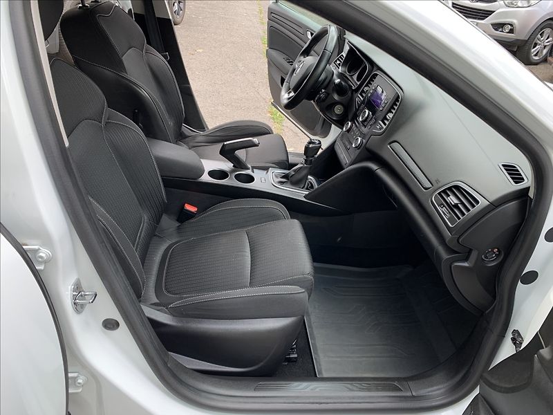 Renault Mégane 1,3 TCe 1.MAJITEL ČR,SERVISKA - fotka 14 z 17