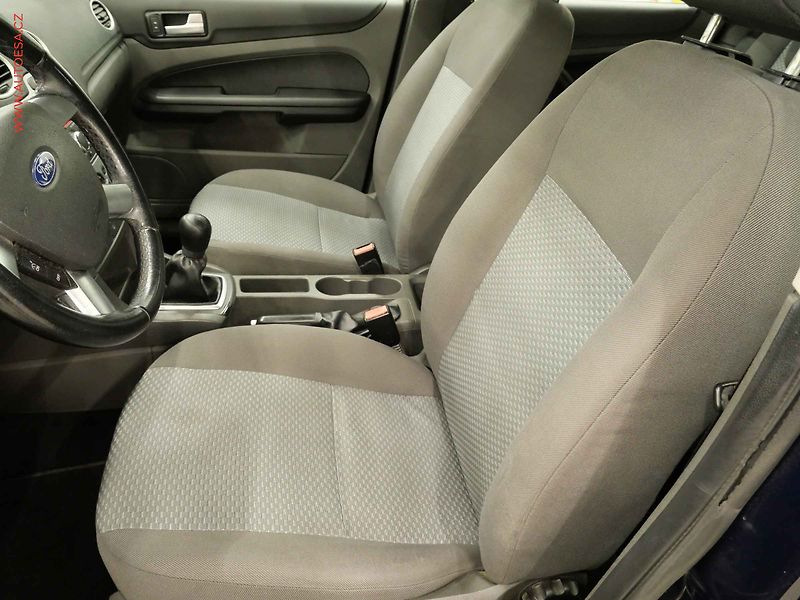 Ford Focus (2007) 1.6i, 2.maj, AC, TZ, temp - fotka 10 z 18