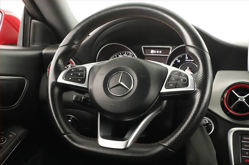 Mercedes-Benz CLA (2016) 45 AMG - fotka 19 z 21