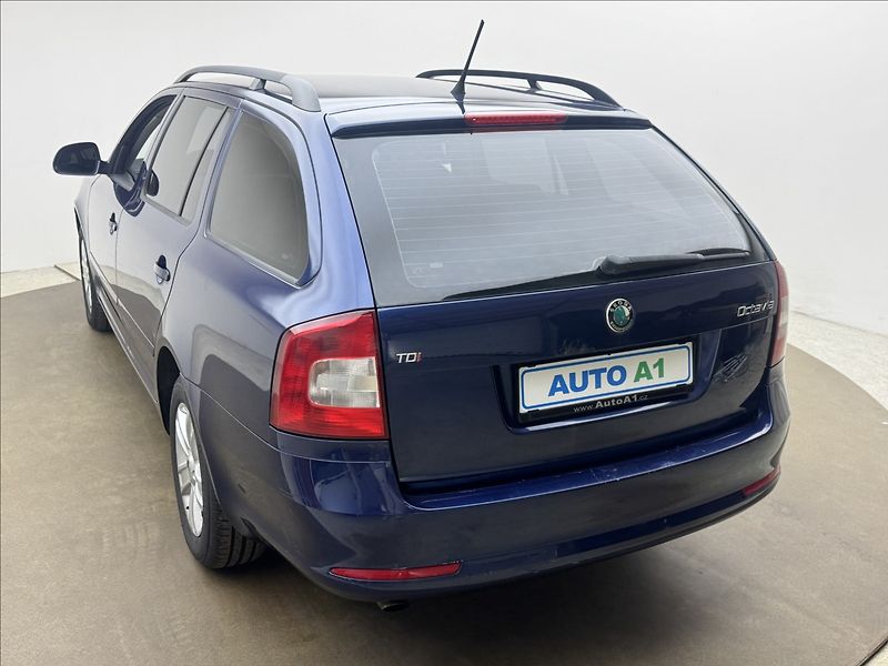 Škoda Octavia 2,0 103kW DPH 2X SADY KOL ČR - fotka 6 z 25