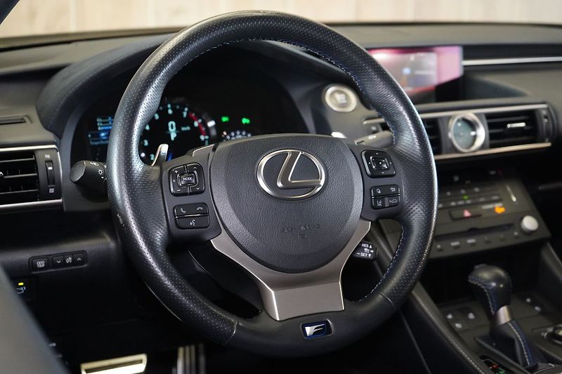 Lexus RC F - fotka 26 z 40