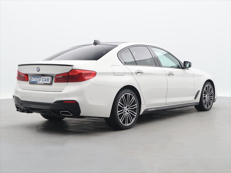 BMW Řada 5 3,0 530d 195kW xDrive CZ - fotka 7 z 37
