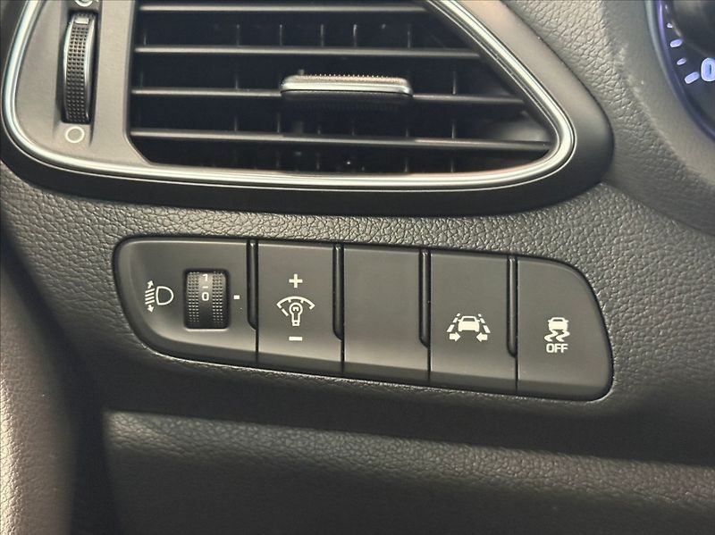 Hyundai i30 1,0 T-GDI COMFORT 1.MAJITEL - fotka 13 z 16