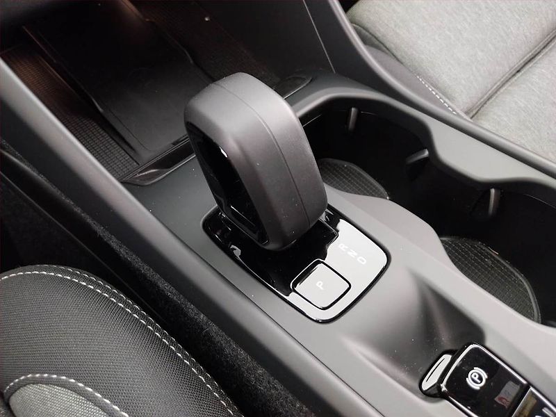 Volvo XC40 (2024) B4 - fotka 13 z 24