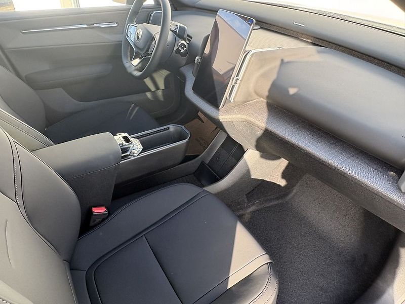 Volvo EX30 PLUS P5 Long Range Electric 20 - fotka 14 z 25